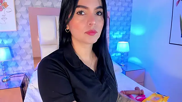 Sasha  sims   online show from December 4, 11:31 am