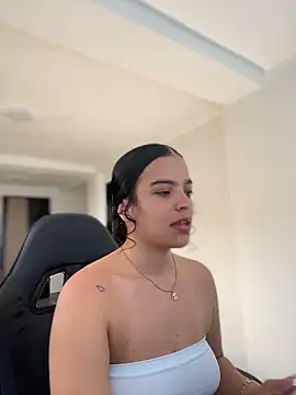 JuanitaMore01 online show from March 15, 8:38 pm