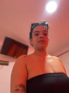 JuanitaMore01 online show from May 7, 8:34 pm