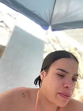 JuanitaMore01 online show from January 7, 7:30 pm