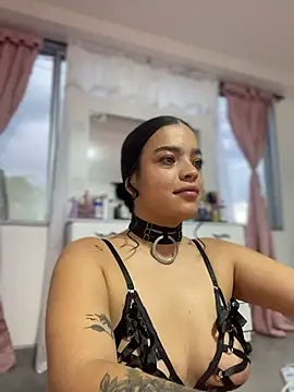 JuanitaMore01 online show from February 6, 10:50 pm