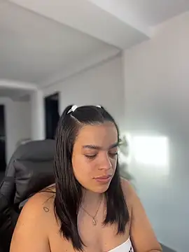 JuanitaMore01 online show from March 27, 10:11 pm