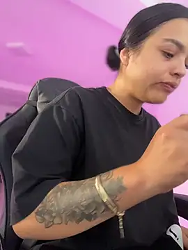 JuanitaMore01 online show from April 6, 9:05 pm