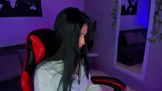 ZoeValencia1 online show from April 2, 1:29 pm