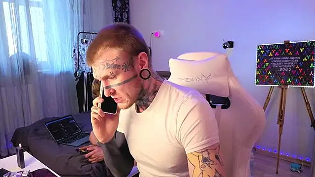 callmealexthx online show from April 2, 12:01 pm