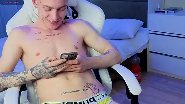 callmealexthx online show from February 11, 3:34 pm