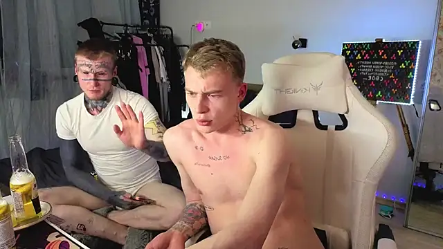 callmealexthx online show from April 1, 7:33 pm