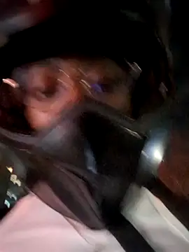 Snapshot of DarkHoneyy chatting on October 24, 1:15 am DarkHoneyy online show from October 24, 1:15 am