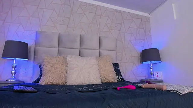 Emely florence  online show from October 15, 6:38 pm