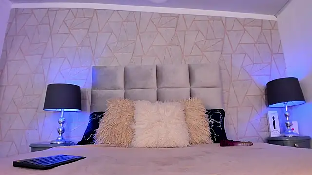 Emely florence  online show from November 11, 6:25 pm