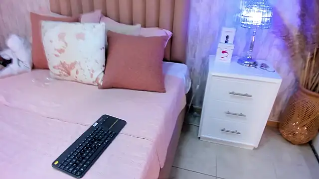 Emely florence  online show from February 10, 3:44 pm