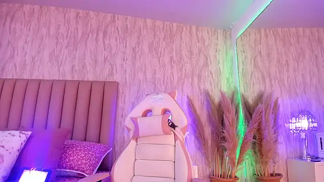 Emely florence  online show from March 1, 7:25 pm