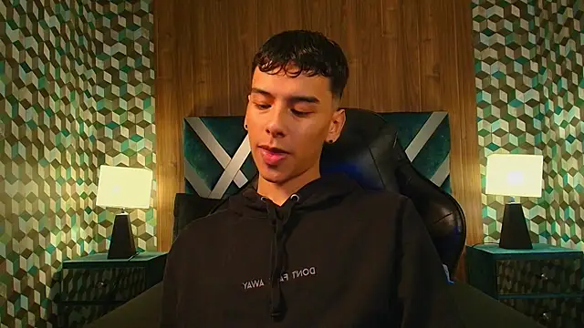 Snapshot of Aiden_Royce chatting on October 22, 5:29 am Aiden Royce online show from October 22, 5:29 am