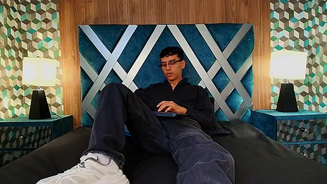 Snapshot of Aiden_Royce chatting on September 11, 5:18 am Aiden Royce online show from September 11, 5:18 am