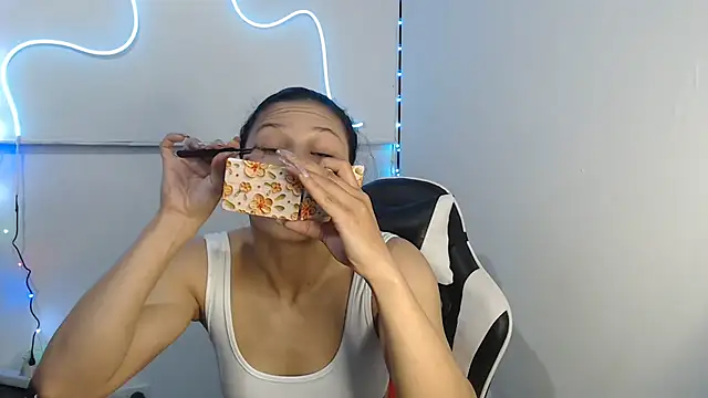 Snapshot of JessGarcia chatting on December 3, 1:10 pm JessGarcia online show from December 3, 1:10 pm