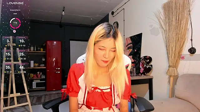 Snapshot of Korean_blink chatting on February 5, 6:15 pm Korean blink online show from February 5, 6:15 pm