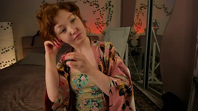 EmyRosaly online show from April 4, 5:08 pm