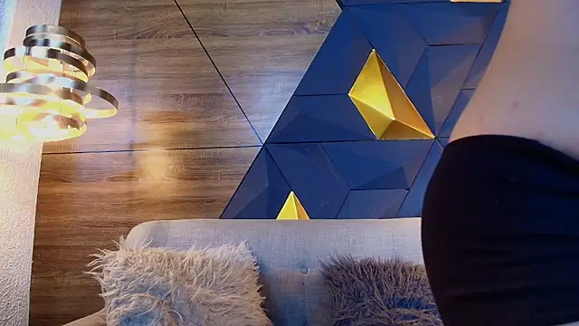 ly lulu online show from April 15, 11:05 am