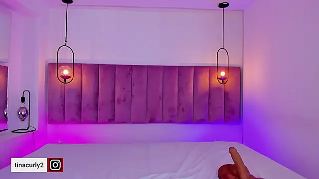 Snapshot of Tina_curly chatting on September 30, 3:34 am Tina curly online show from September 30, 3:34 am