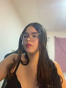 Snapshot of Valentina2390 chatting on July 9, 3:07 am Valentina2390 online show from July 9, 3:07 am