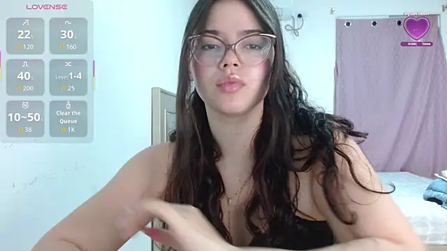 Snapshot of Valentina2390 chatting on July 20, 3:14 am Valentina2390 online show from July 20, 3:14 am