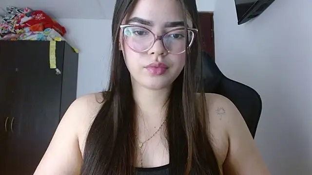 Valentina2390 online show from April 6, 11:17 pm