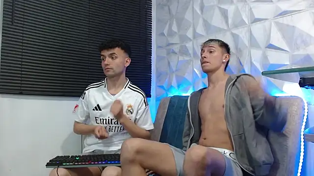 Snapshot of Isaac_tan chatting on October 31, 3:47 am Isaac tan online show from October 31, 3:47 am