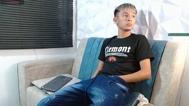 Isaac tan online show from December 4, 10:09 pm