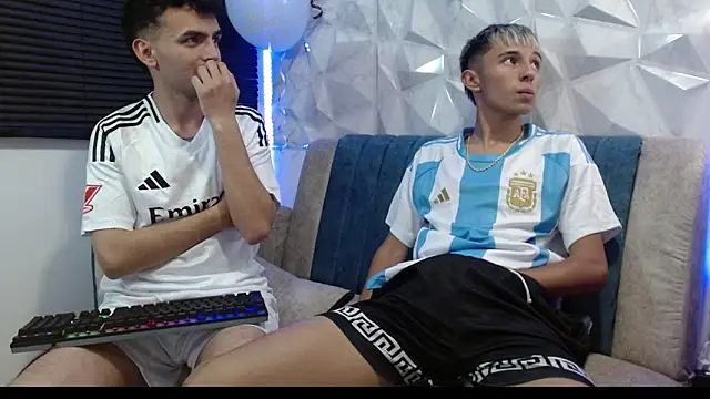 Snapshot of Isaac_tan chatting on September 18, 2:03 am Isaac tan online show from September 18, 2:03 am