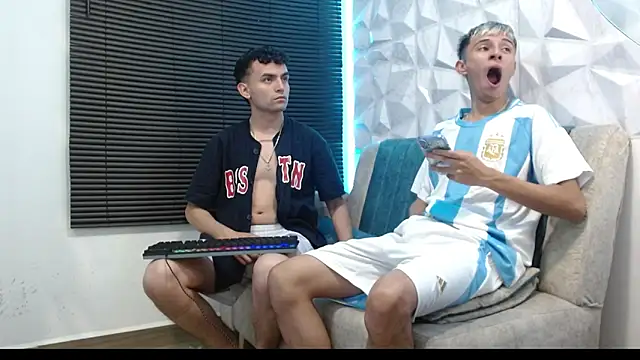 Snapshot of Isaac_tan chatting on September 20, 4:17 am Isaac tan online show from September 20, 4:17 am