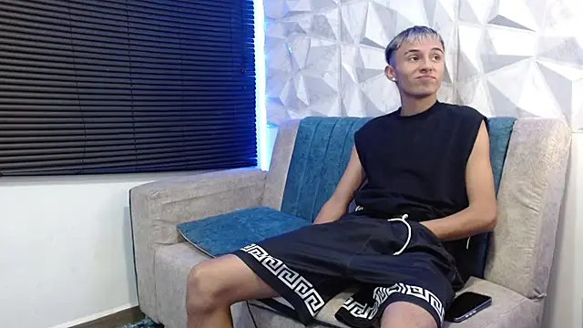 Snapshot of Isaac_tan chatting on October 5, 3:19 am Isaac tan online show from October 5, 3:19 am