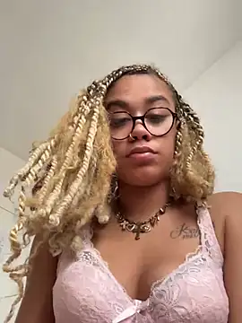 Snapshot of sexentrevoisin chatting on March 5, 1:51 pm sexentrevoisin online show from March 5, 1:51 pm