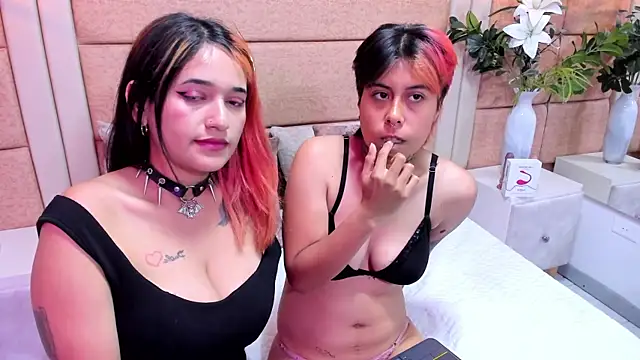 AnnieAndReach online show from November 26, 7:36 pm