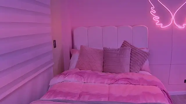 Snapshot of dayannaa__ chatting on November 15, 12:58 am dayannaa online show from November 15, 12:58 am