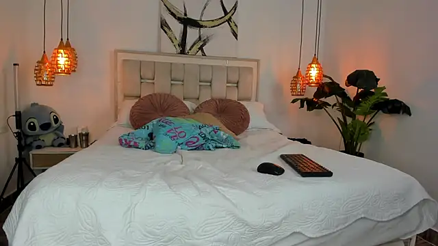 lupeandostin online show from June 25, 12:30 am