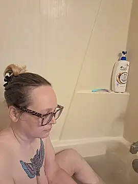 Snapshot of tigolebitties chatting on June 10, 2:57 am tigolebitties online show from June 10, 2:57 am