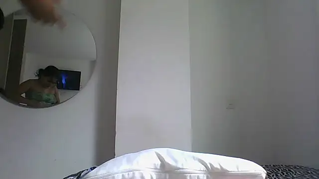 Snapshot of Lucy_2025 chatting on September 17, 6:54 pm Lucy 2025 online show from September 17, 6:54 pm