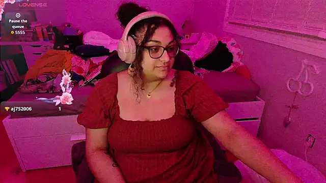 Snapshot of chericheesecake chatting on September 28, 3:57 am chericheesecake online show from September 28, 3:57 am