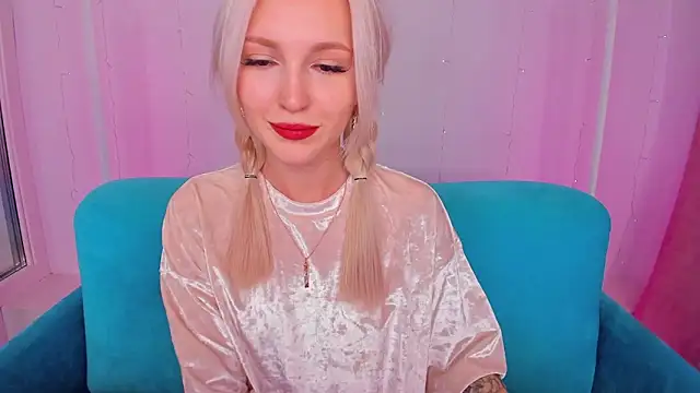 LisaFoxyMe online show from November 1, 8:30 am