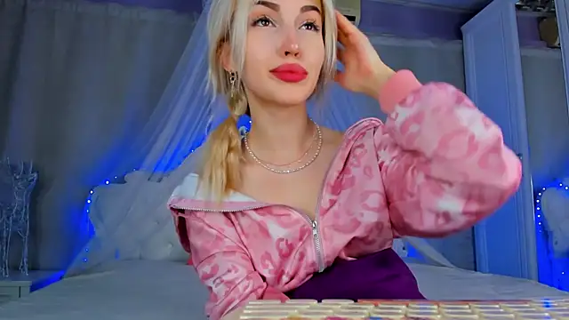 LisaFoxyMe online show from May 29, 10:05 pm