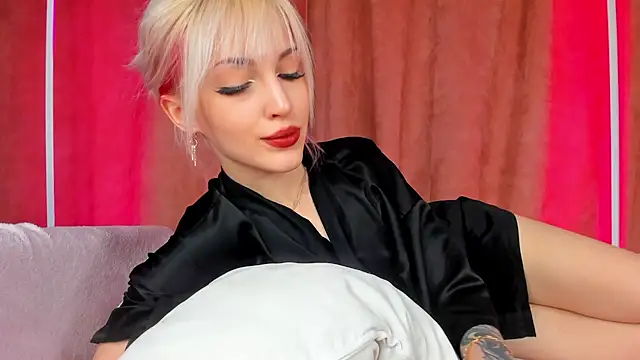 LisaFoxyMe online show from March 12, 2:06 am