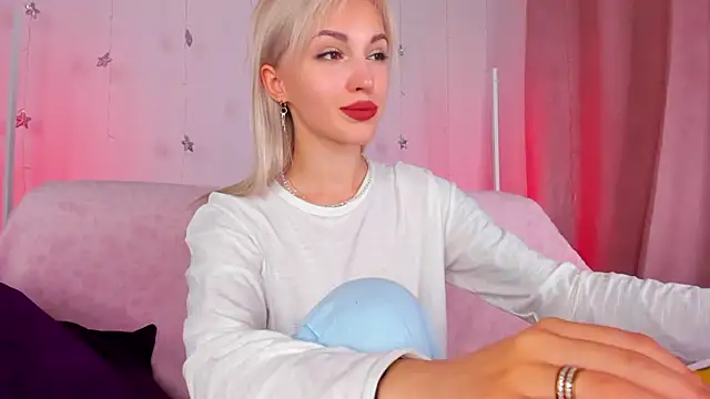 Snapshot of LisaFoxyMe chatting on July 11, 1:39 am LisaFoxyMe online show from July 11, 1:39 am