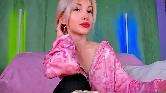 LisaFoxyMe online show from May 14, 1:24 am