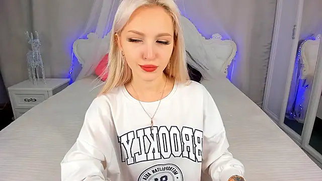 LisaFoxyMe online show from November 12, 9:02 am