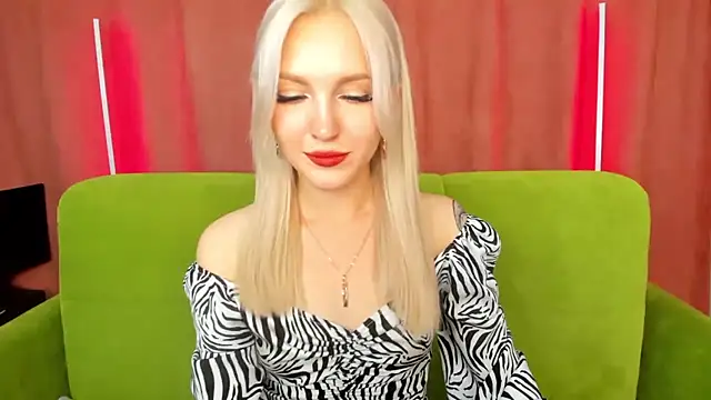 LisaFoxyMe online show from October 18, 8:49 am