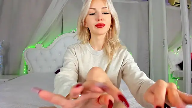 LisaFoxyMe online show from February 11, 1:38 am