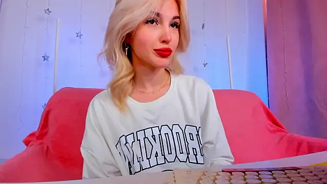 LisaFoxyMe online show from May 15, 1:25 am
