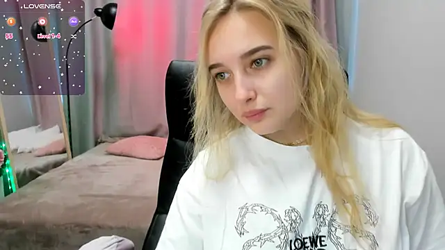 TaisiaHot online show from April 14, 8:30 am