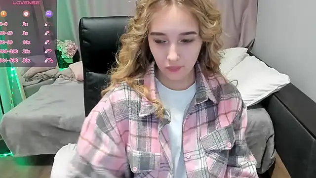 TaisiaHot online show from March 7, 9:05 am