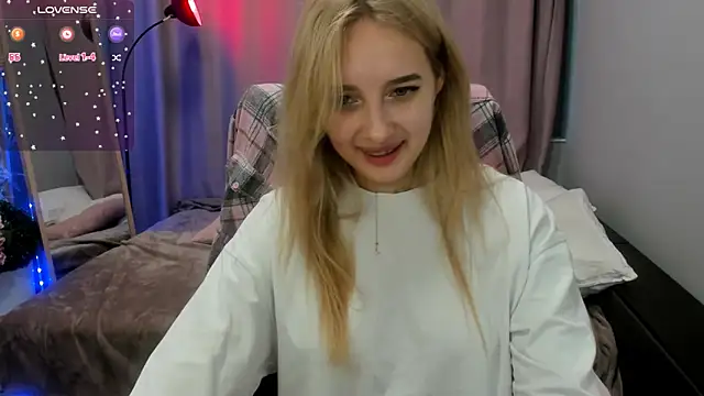 TaisiaHot online show from April 4, 8:10 am